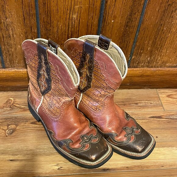 Ariat boots size 9B main image 4